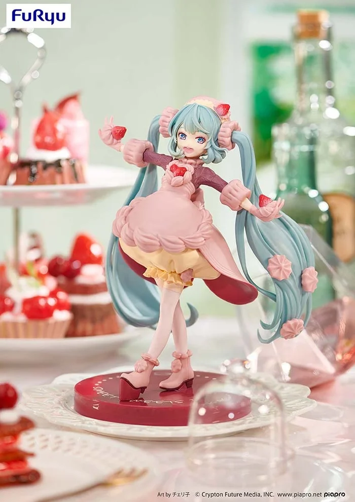 Hatsune Miku Sweet Sweets Series Figure: Strawberry Chocolate Short Ver. 3 Hatsune Miku Sweet Sweets Series Figure: Strawberry Chocolate Short Ver.